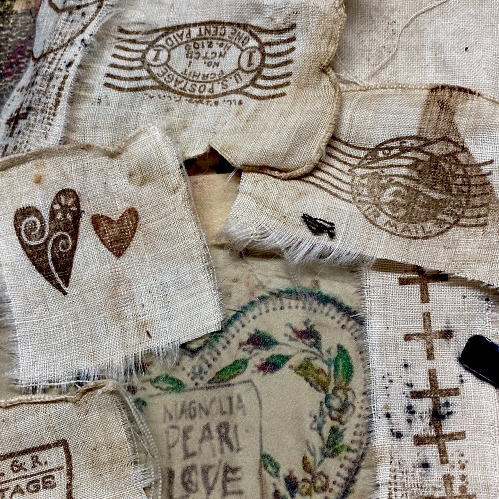 Magnolia Pearl fabric heart & stamped bits - Picture 4 of 4